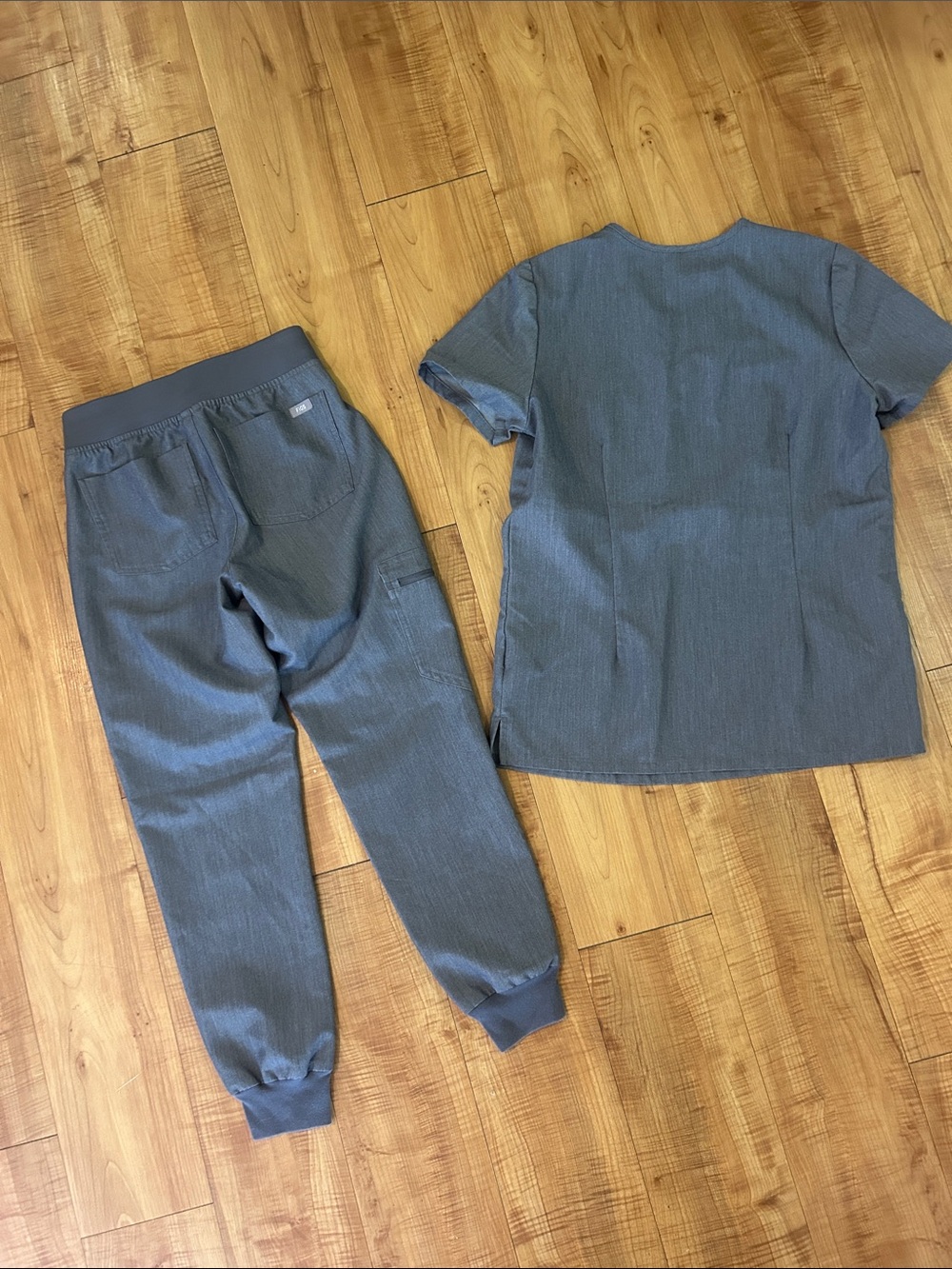 Figs Women's Heather Gray Scrub Set with Teal Drawstring - Picture 6 of 7
